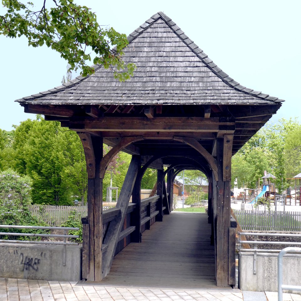 Schwandorf, gedeckte Brücke am Stadtpark, 1