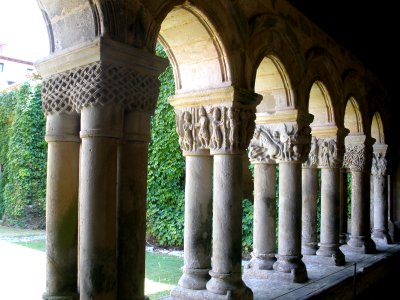 Santillana del Mar - Colegiata de Santa Juliana, claustro 20