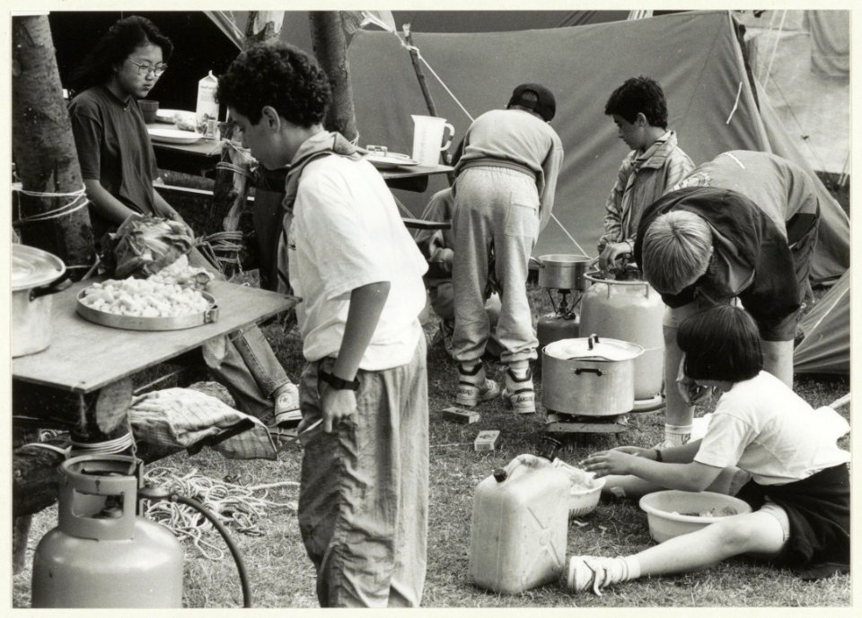 Scouts tijdens de zesde Haarlemse Jamborette in recreatiegebied Spaarnwoude. NL-HlmNHA 54032143