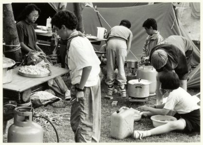 Scouts tijdens de zesde Haarlemse Jamborette in recreatiegebied Spaarnwoude. NL-HlmNHA 54032143
