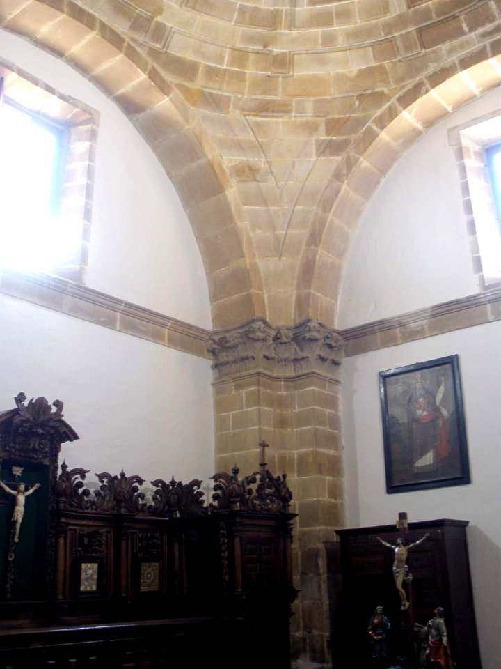 Santillana del Mar - Colegiata de Santa Juliana, iglesia 07