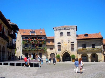 Santillana del Mar - Plaza de Ramón y Pelayo 1