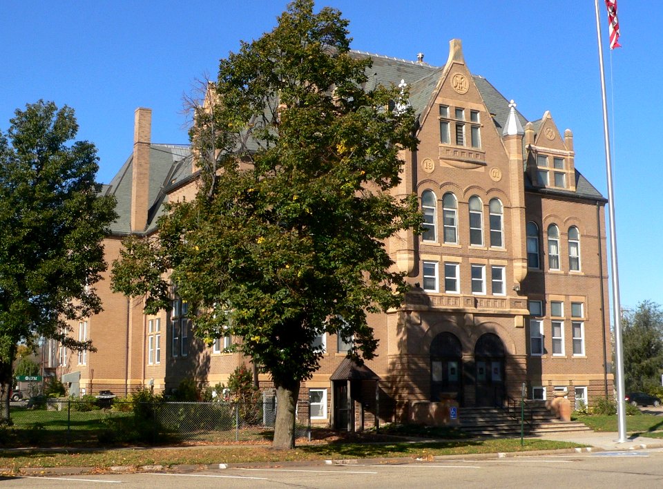 Scottish Rite Masonic Center (Yankton SD) from SE 1