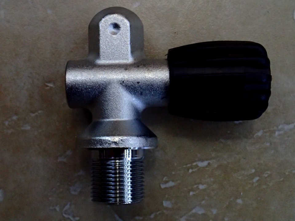 Scuba cylinder valve back P8160052