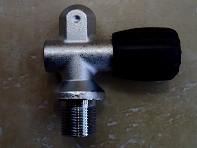 Scuba cylinder valve back P8160052