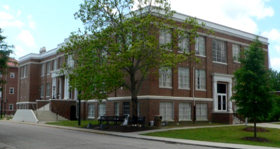 SCSU Hodge Hall from E 1