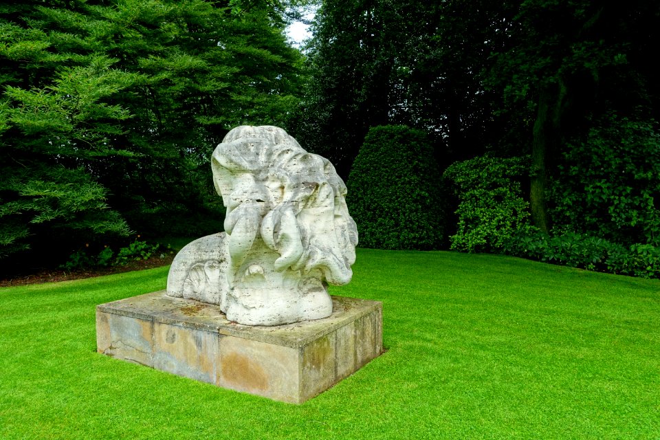 Sculpture - Renishaw Hall - Derbyshire, England - DSC02295