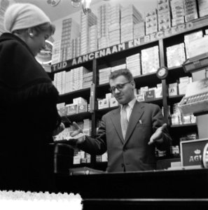 Serie Juffrouw met briefje van duizend, Bestanddeelnr 908-2595