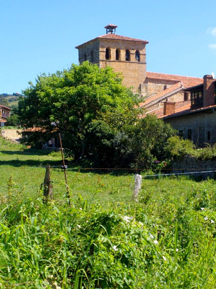 Santillana del Mar - Colegiata de Santa Juliana, exteriores 01