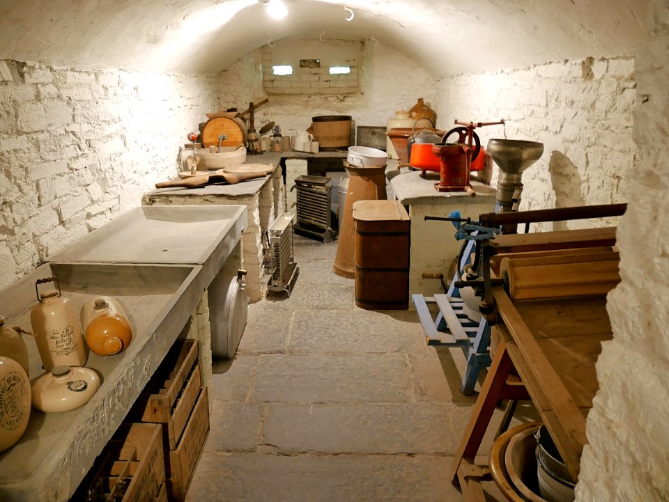 ScoltonManorH21a-cellar