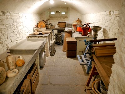 ScoltonManorH21a-cellar