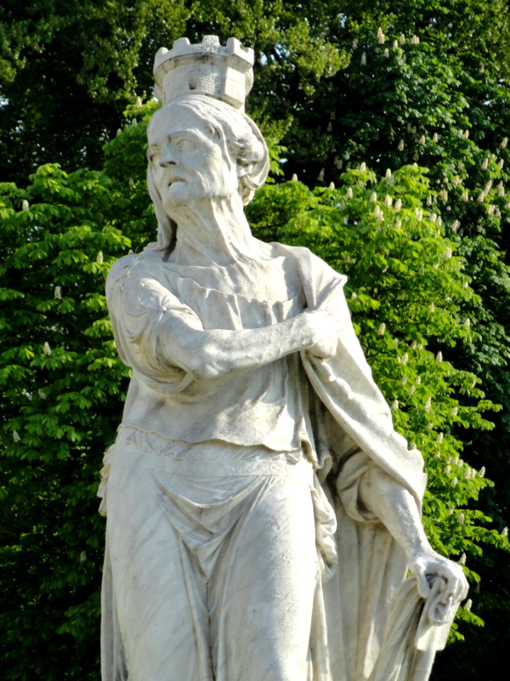 Sculpture, garden of Nymphenburg Palace - DSC08211