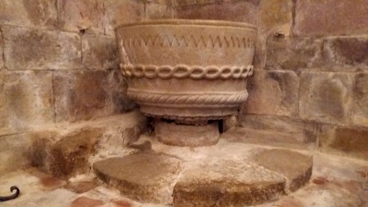 Sant Salvador de Bianya Taufbecken 01