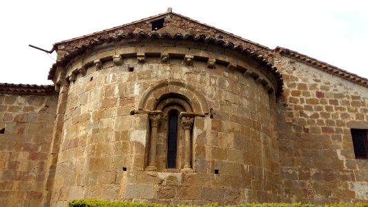 Sant Salvador de Bianya Apsis Fenster Außen 02