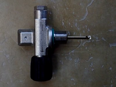 Scuba cylinder valve - left hand - back view P8160058