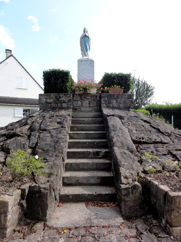 Seraucourt-le-Grand (Aisne) statue de la Vierge
