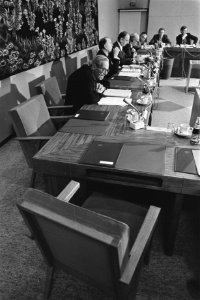 SER-overleg zonder vert. van FNV lege stoelen van de FNV-vertegenwoordiging Van, Bestanddeelnr 932-8102