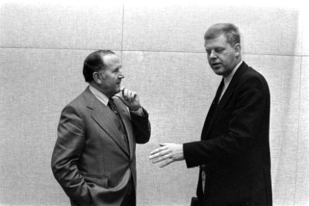 SER-overleg, minister Duisenberg van Financien met Van Veen (voorzitter VNO) (l), Bestanddeelnr 929-4198