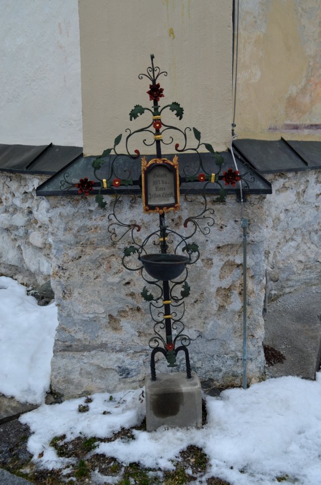 Serfaus, Wallfahrtskirche Unsere Liebe Frau im Walde, Grabkreuz