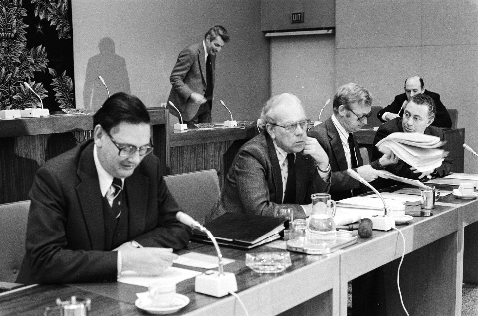 SER-gebouw overleg regering, werkgevers en vakbonden over arbeidsvoorwaardenbele, Bestanddeelnr 930-0135