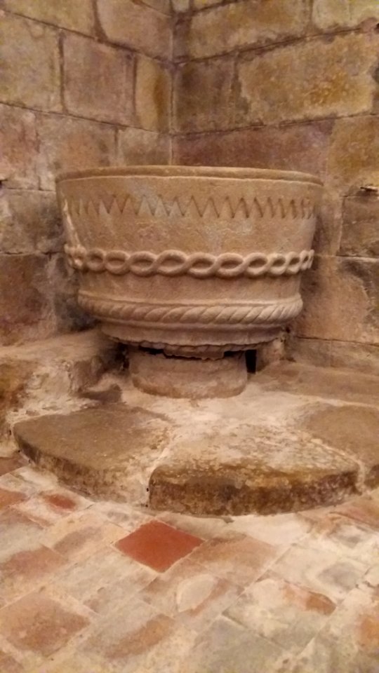 Sant Salvador de Bianya Taufbecken 02