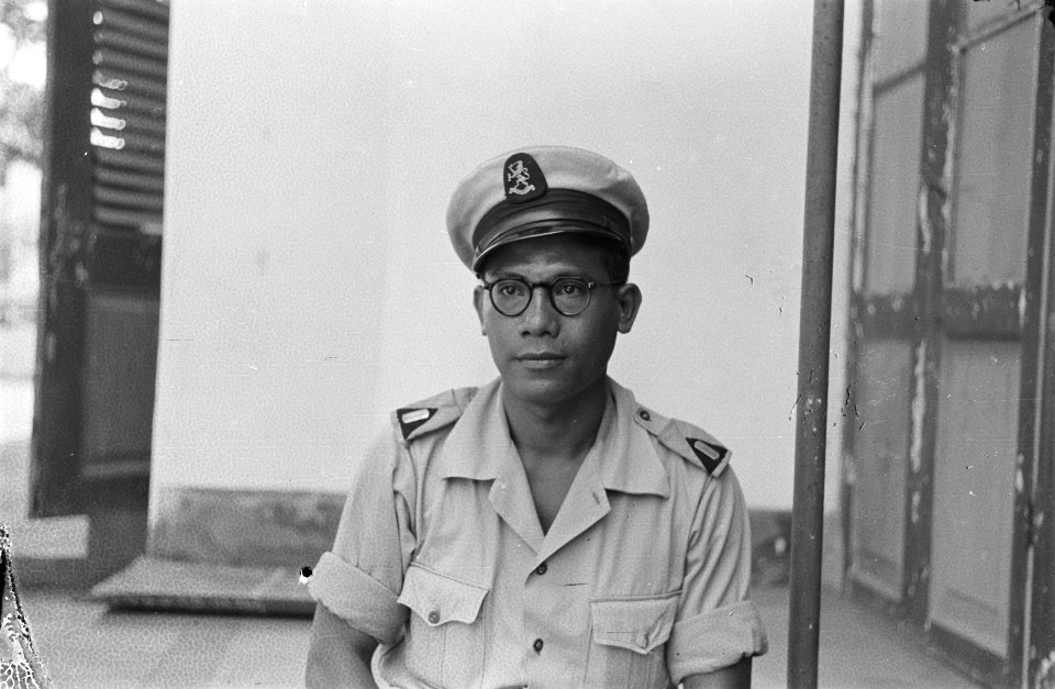 Sergeant KNIL, met bril, Bestanddeelnr 518-3-3