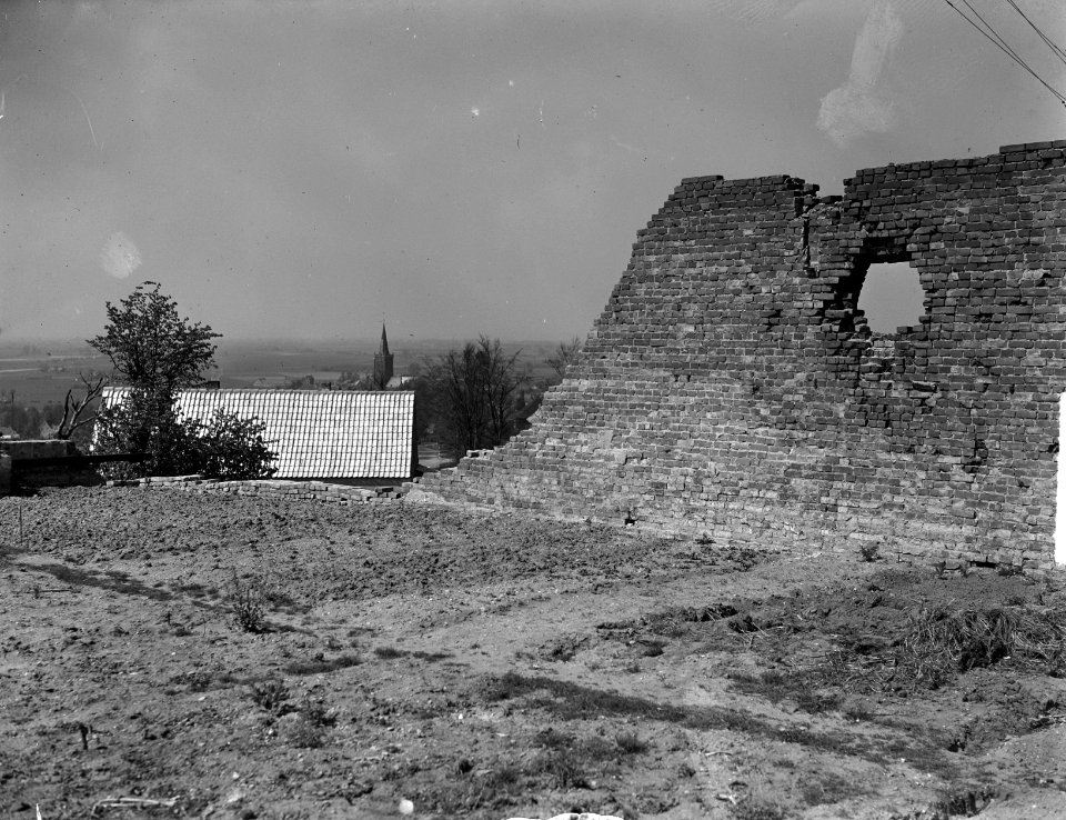 Serie Grenscorrectie bij Lobith en Elten. Overzicht stuk muur, Bestanddeelnr 903-3245