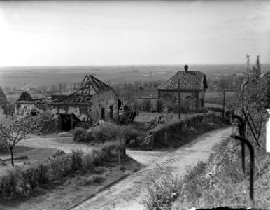 Serie Grenscorrectie bij Lobith en Elten. Boerderijen met oorlogsschade, Bestanddeelnr 903-3242
