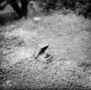 Serie Landmijnen ruimen bij Hoek van Holland. Duitse antipersoneel glasmijn (…, Bestanddeelnr 900-6490 photo