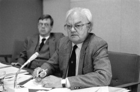 SER-vergadering over sociale zekerheid ncw-voorzitter Van Eijkelenburg, Bestanddeelnr 933-0185
