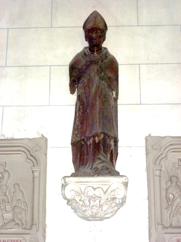 Serquigny (Eure, Fr) Église Notre-Dame, statue d'un évêque