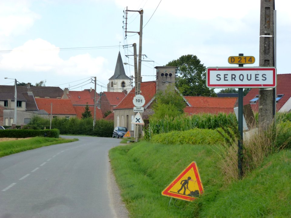 Serques (Pas-de-Calais) city limit sign