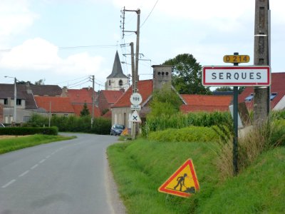 Serques (Pas-de-Calais) city limit sign
