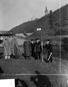 Serie Grenscorrectie bij Lobith en Elten. Grensvlag planten, Bestanddeelnr 903-3248