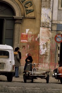 Serie Portugal, verkiezingsstrijdstraatbeelden in Lissabon (begin 1975) straat, Bestanddeelnr 254-9571