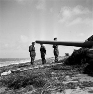 Serie Het slopen van de Atlantikwal. Tussen Zandvoort en IJmuiden is men bezi, Bestanddeelnr 900-3337