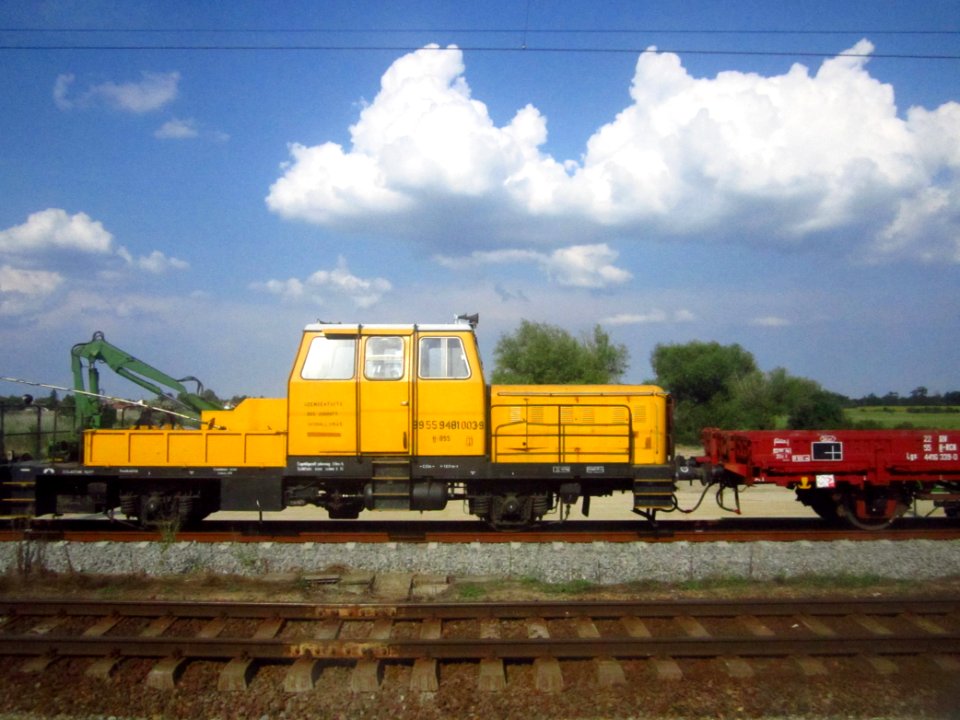 Service train vehicle