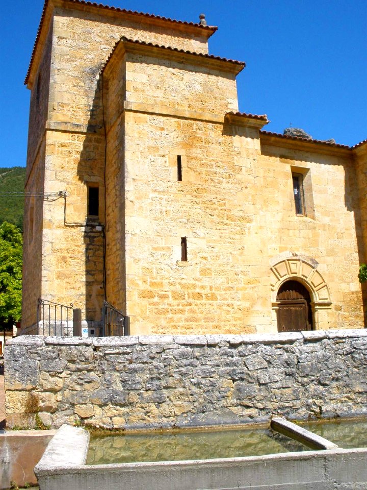 Santa Coloma del Rudrón - Iglesia de Santa Columba 03