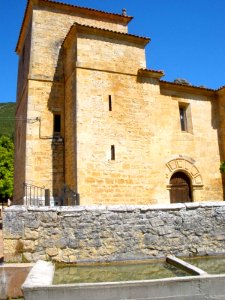 Santa Coloma del Rudrón - Iglesia de Santa Columba 03 photo