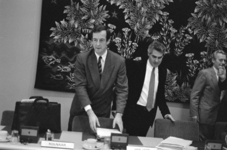 SER-vergadering FNV-voorzitter Stekelenburg (r) en VNO-voorzitter Van Lede, Bestanddeelnr 934-3447