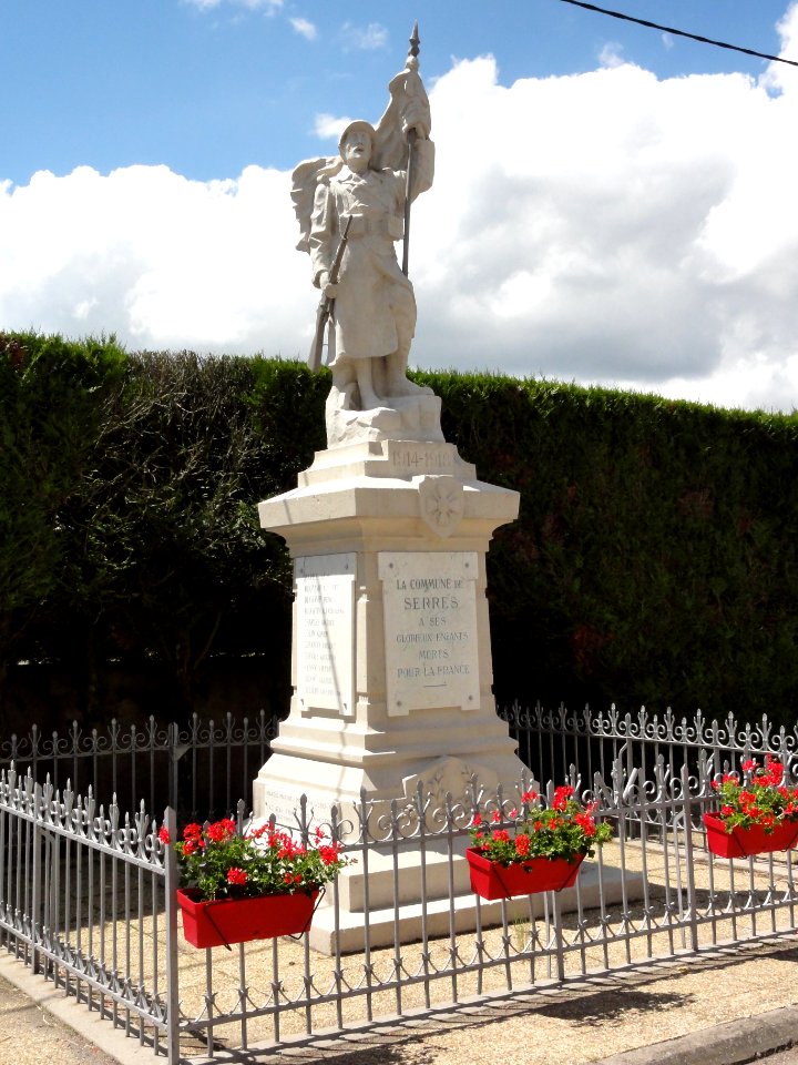 Serres (M-et-M) monument aux morts