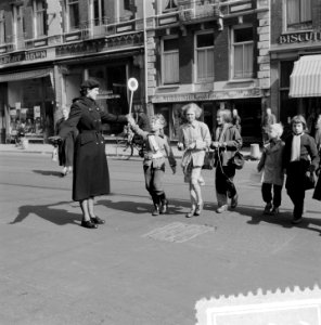 Serie vrouwelijke politie Amsterdam, Bestanddeelnr 907-1385