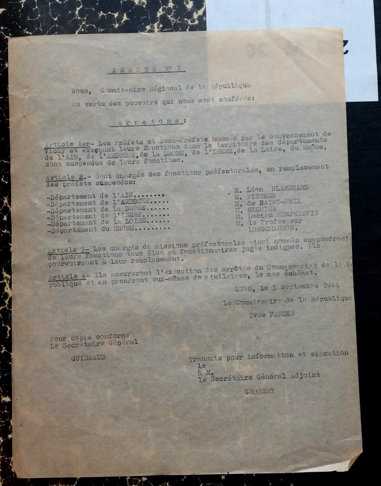 Services des archives départementales du Rhône - papier pelure