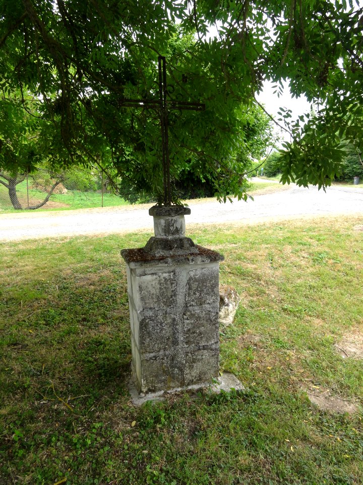 Sermoise (Aisne) croix de chemin (est)