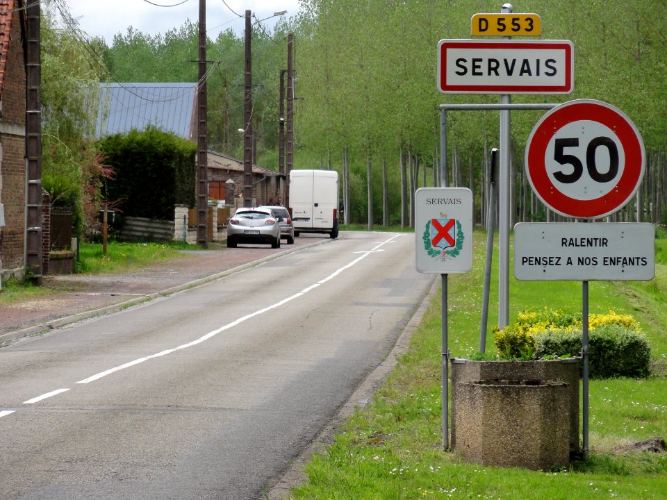 Servais (Aisne) city limit sign