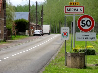 Servais (Aisne) city limit sign