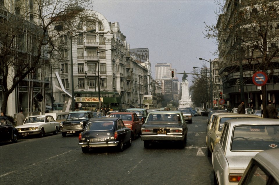 Serie Portugal, verkiezingsstrijdstraatbeelden in Lissabon (begin 1975) straat, Bestanddeelnr 254-9567