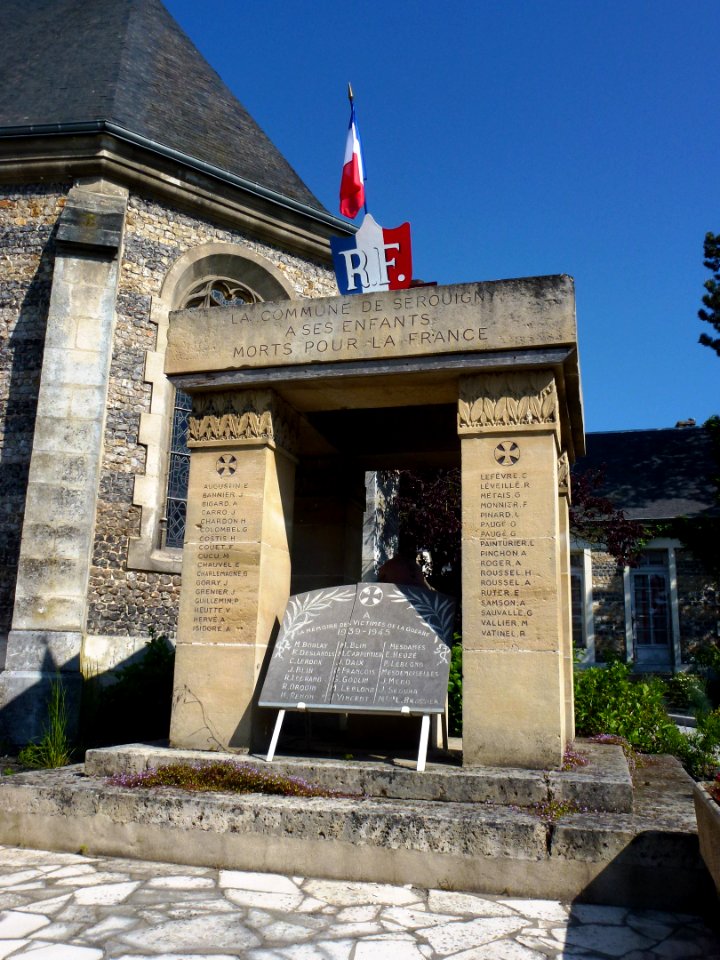 Serquigny (Eure, Fr) monument aux morts