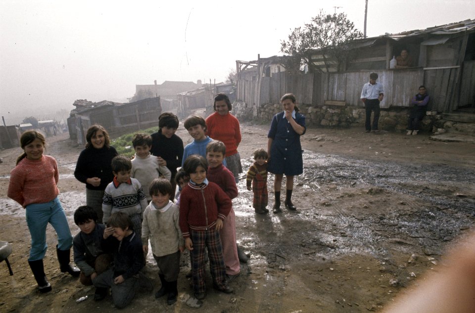 Serie Portugal, verkiezingsstrijdstraatbeelden in Lissabon (begin 1975) krotte, Bestanddeelnr 254-9575