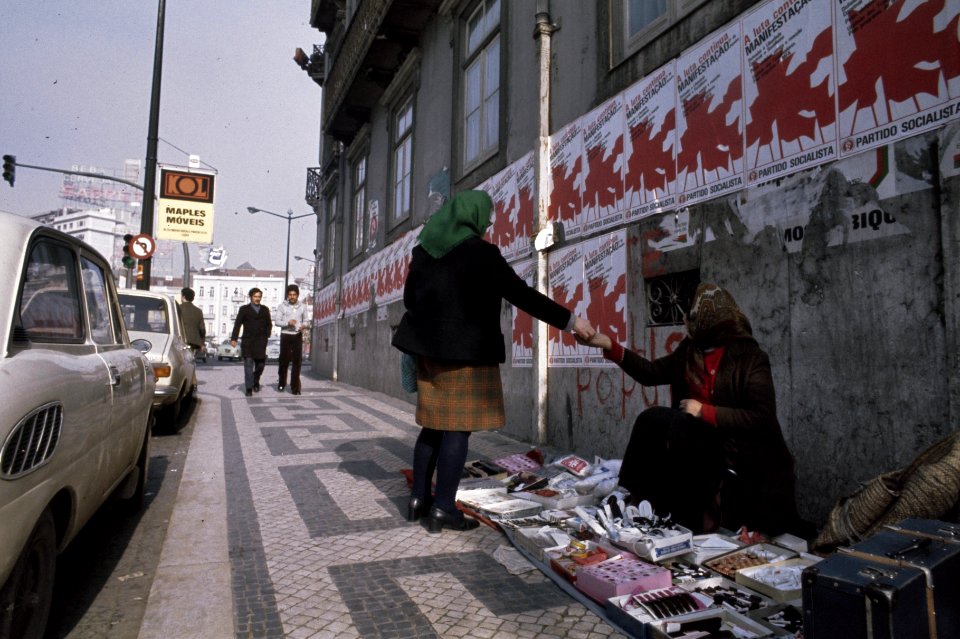 Serie Portugal, verkiezingsstrijdstraatbeelden in Lissabon (begin 1975) straat, Bestanddeelnr 254-9564
